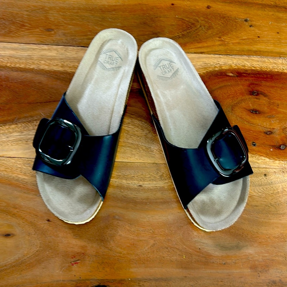 TRUE CRAFT  Black Buckle Slides NWOT! Birkenstock knockoffs! Sz 8